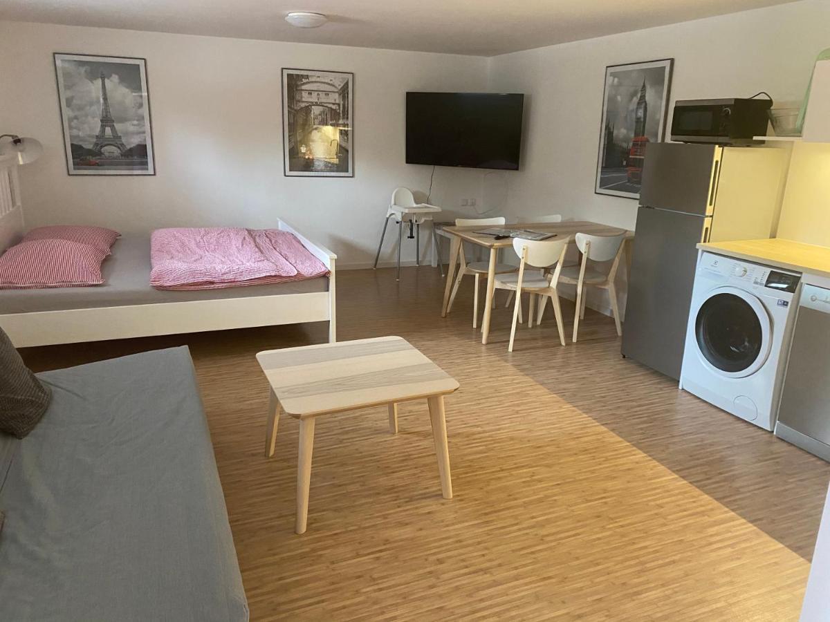 Red Travel Apartment Dvůr Králové nad Labem Bagian luar foto
