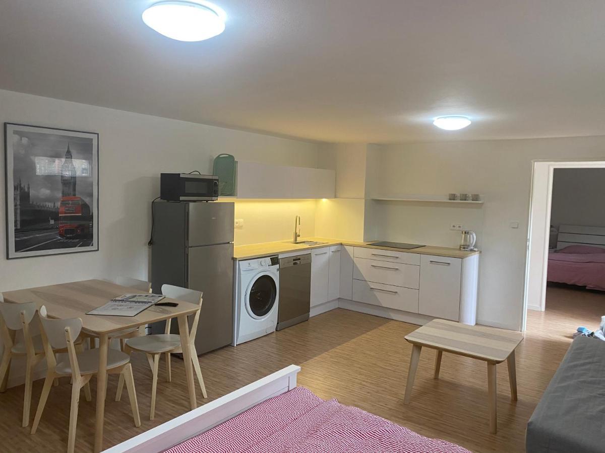 Red Travel Apartment Dvůr Králové nad Labem Bagian luar foto