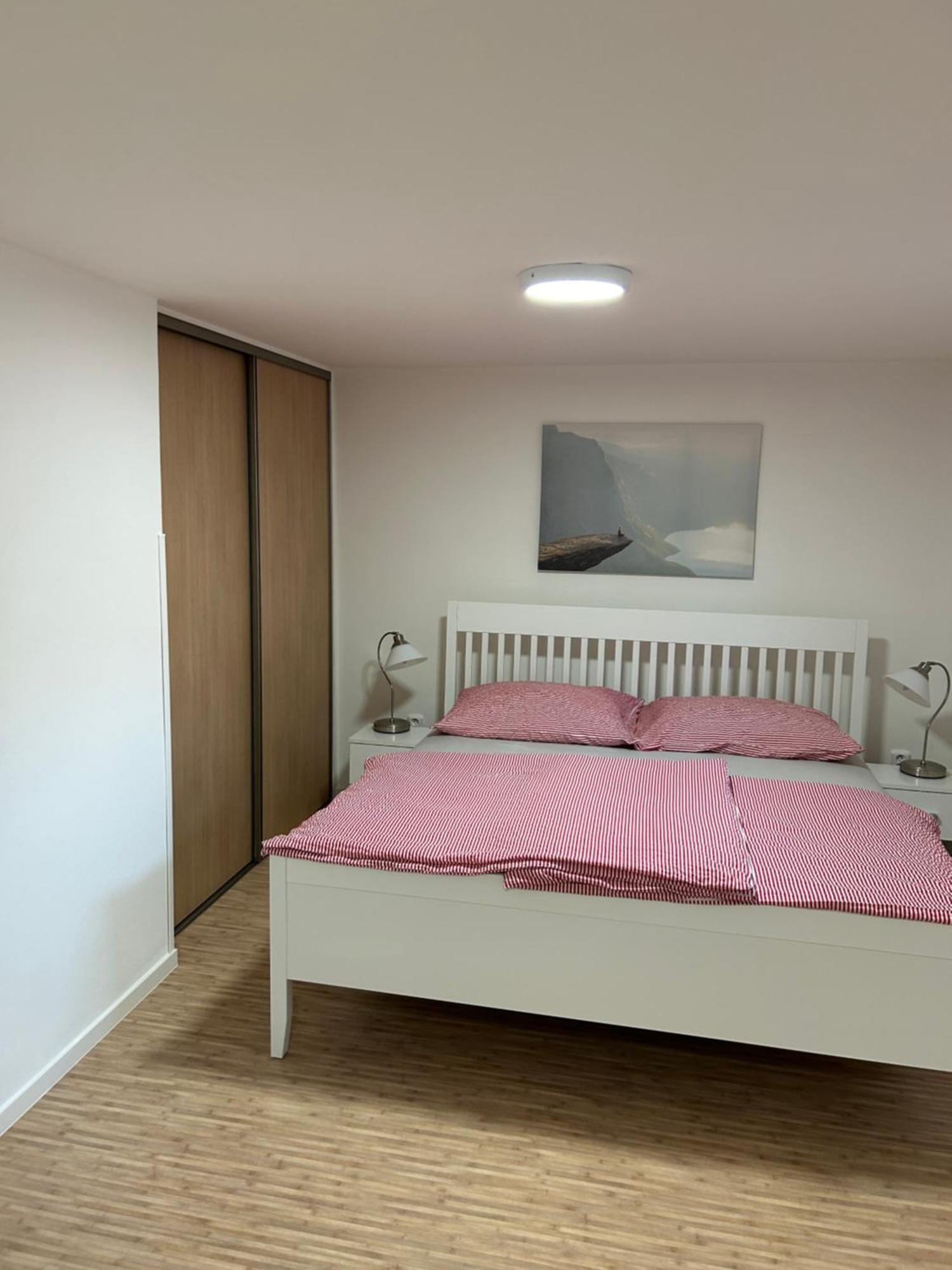 Red Travel Apartment Dvůr Králové nad Labem Bagian luar foto